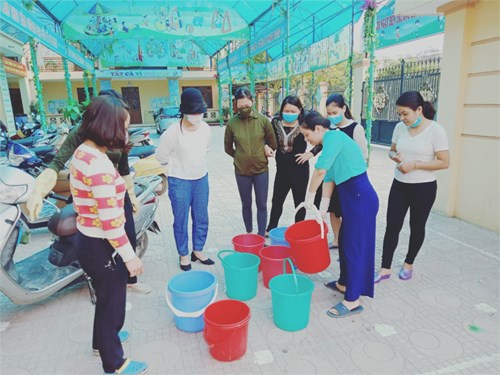 Trường mầm non Quang Trung tổ chức vệ sinh khử khuẩn đợt 5 phòng chống dịch bệnh covid-19